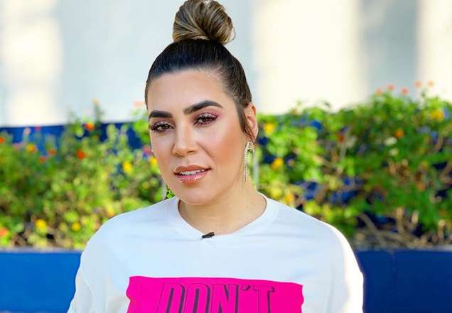 Naiara Azevedo dá tapa no visual e surge loiríssima