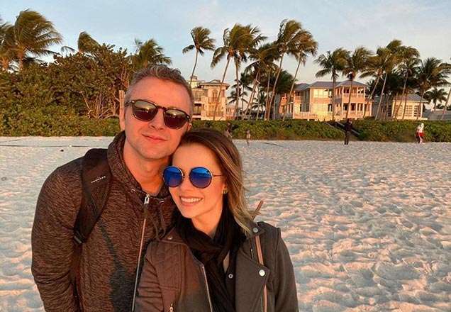 Ciúmes? Lucas Lima questiona contato entre Sandy e ator famoso durante live