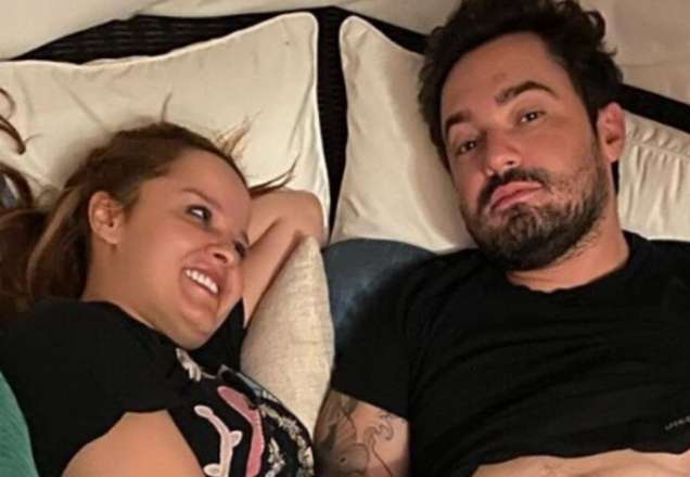 Mãe de Maiara cozinha para Fernando Zor em seu aniversário