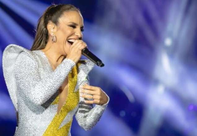Ivete Sangalo faz "micareta" em casa e live é sucesso na web