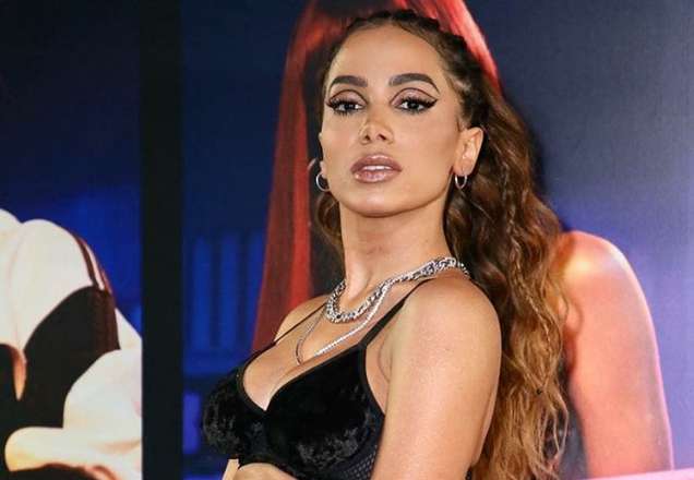 Após dar em cima de apresentador, Anitta quebra quarentena e encontra o rapaz