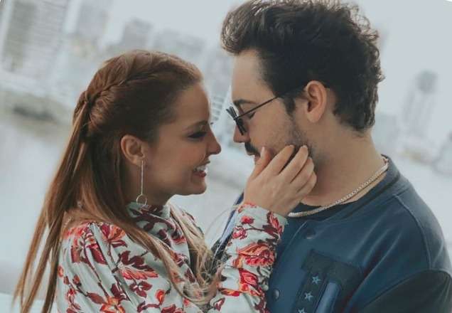 Maiara, da dupla com Maraisa, pede anel de noivado a Fernando, da dupla com Sorocaba