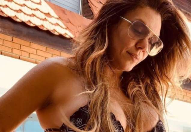 Simony perde peso e mostra corpão em "antes e depois" surpreendente