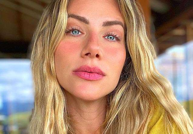 Giovanna Ewbank posta foto sem roupa e barrigão chama atenção