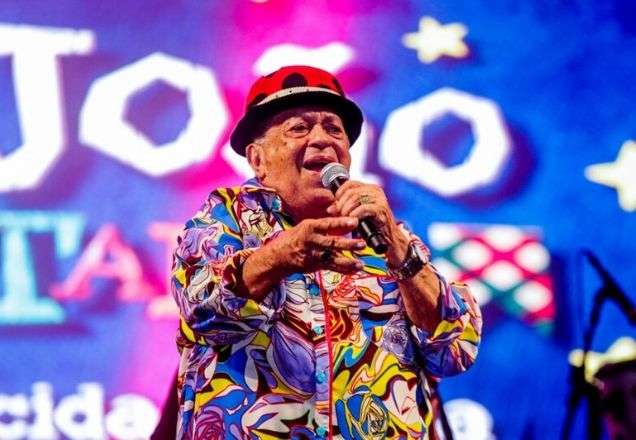 Ídolo nordestino, cantor é internado após passar mal e sofrer AVC