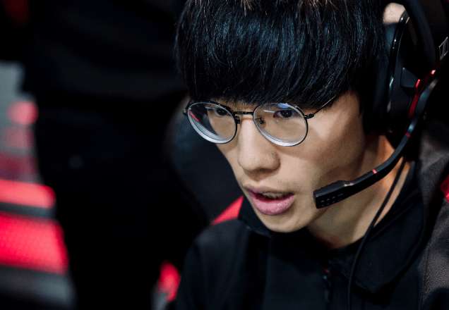 Analista de LoL do Flamengo é chamado de coreano lixo dentro