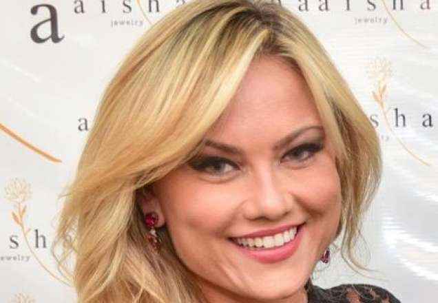 Ellen Rocche termina noivado com nutricionista e tranca redes sociais