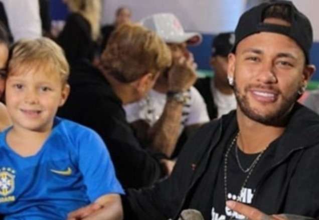 Vídeo: Neymar grava brincadeira, engana filho e faz todo mundo cair na risada
