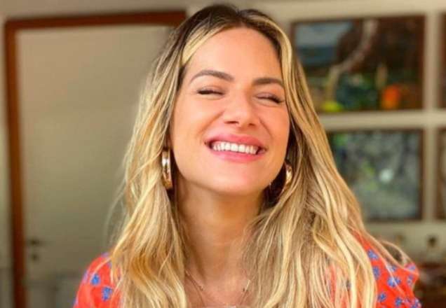 Grávida de 8 meses, Giovanna Ewbank mostra bebê "chutando" a barriga; vídeo