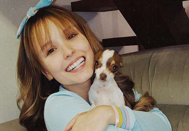 Larissa Manoela é zoada por namorado e diverte fãs: "Você me paga"
