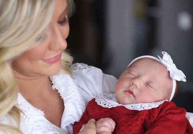 Ana Paula Siebert derrete seguidores ao mostrar Vicky sorrindo