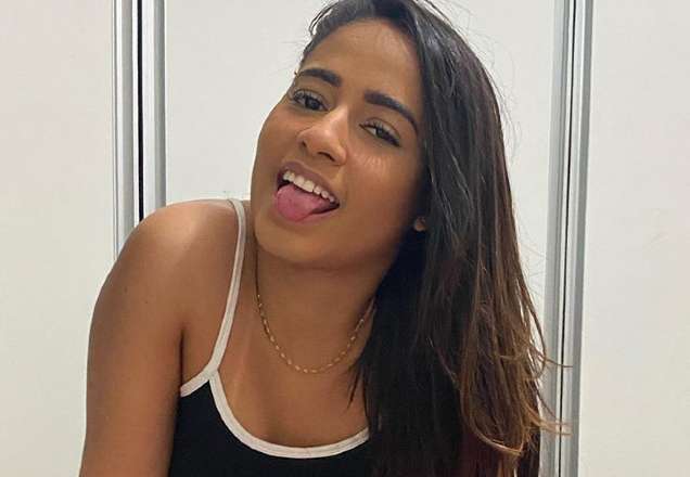Após tirar sobrancelha, MC Loma aparece tatuada
