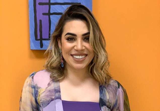 Naiara Azevedo posa de ladinho e bumbum gigante chama atenção