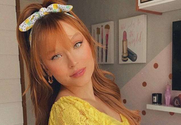 Larissa Manoela publica foto da época de escola e fãs ficam encantados