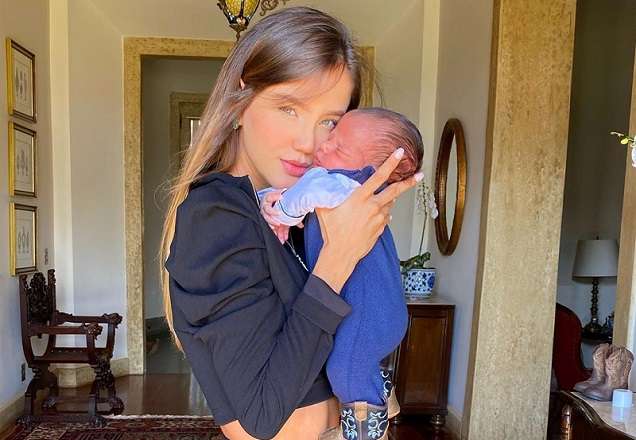 Biah Rodrigues se desespera após filho engolir o próprio xixi