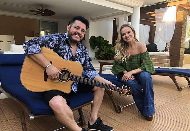Eliana visita a casa de Bruno, da dupla com Marrone, neste domingo