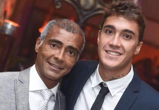 Filho de Romário aparece sem camisa e arranca suspiros nas redes