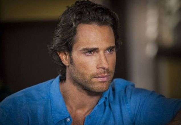Alessandro veste camisa azul /Foto: Reprodução