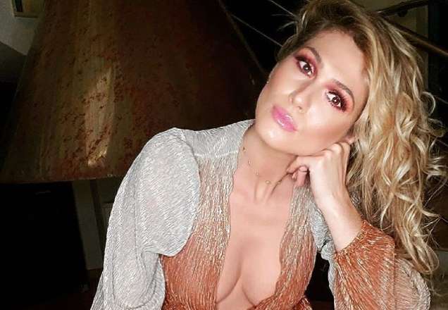 Fã pergunta sobre marido de Lívia Andrade, e loira responde na lata