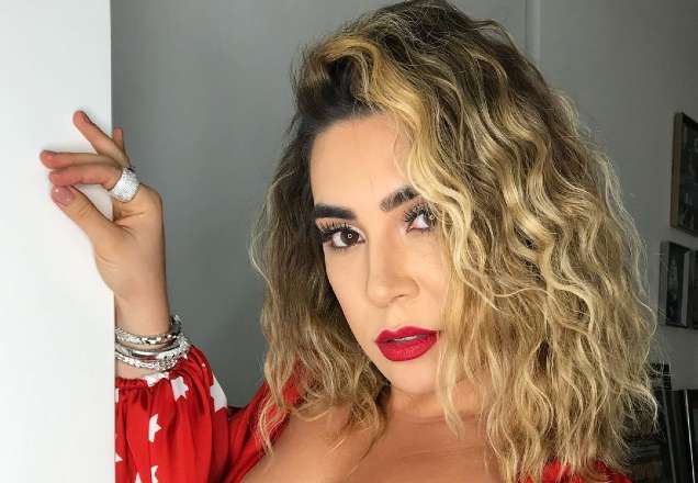 Naiara Azevedo posta foto com o marido e se declara