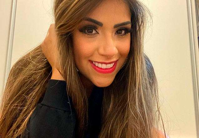 Sabrina Lacerda aposta em vestido colado e barrigão enorme choca internautas