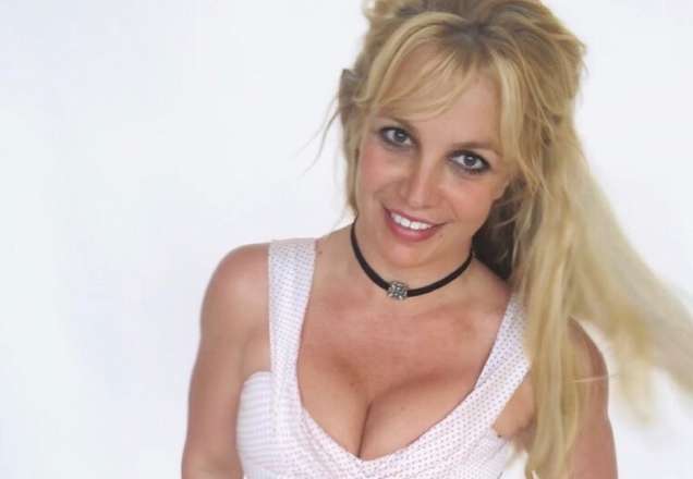 Britney Spears vira meme após exibir looks ao som de Billie Eilish