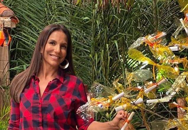 Ivete Sangalo mostra farra da família em festa junina