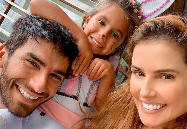Deborah Secco flagra momento fofo da filha dançando Chiquititas