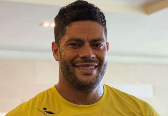 Irmãs de jogador Hulk Paraíba recebem auxílio emergencial