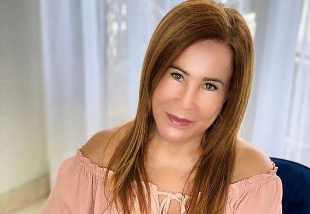 Zilu Godoi posta foto em momento fitness e corpão chama atenção