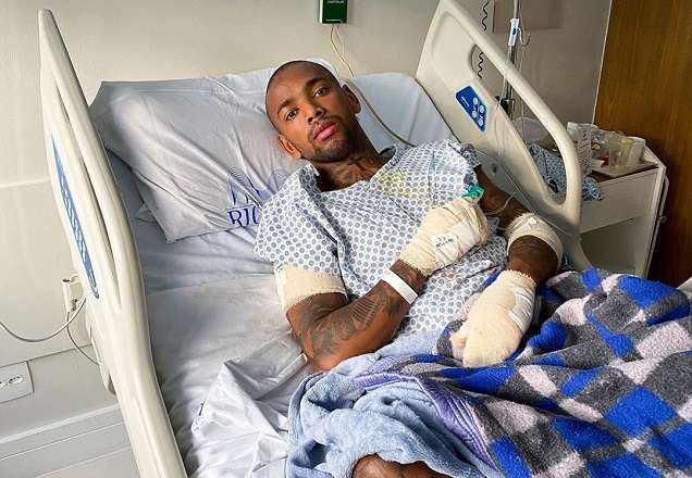 Nego do Borel passa por cirurgia após sofrer acidente com moto