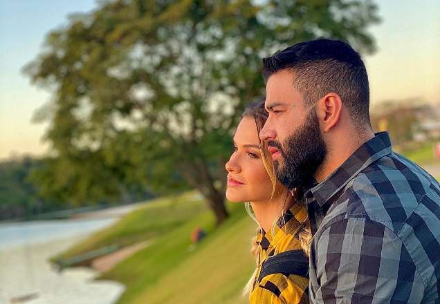 Andressa Suita posta foto do look, e Gusttavo Lima tira sarro: "Tornozeleira eletrônica"