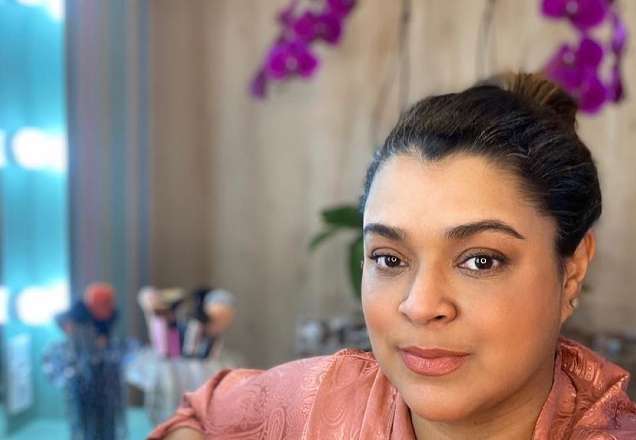 Preta Gil relembra capa de seu álbum e posta foto com os seios completamente à mostra