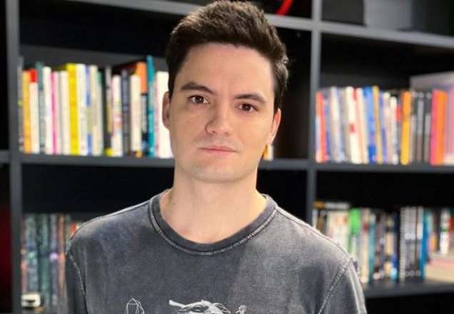 Felipe Neto brinca com sua semelhança com Kelly Key