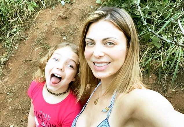 Sheila Mello surge coladinha com a filha: "Minha paz de espírito"
