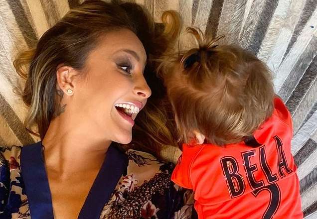 Com olhos azuis, caçula de Claudia Leitte deixa fãs surpresos
