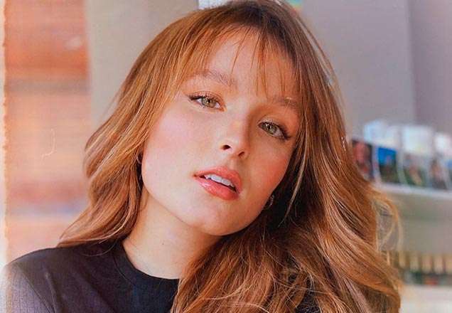 Biquíni meia taça é a nova aposta de Larissa Manoela