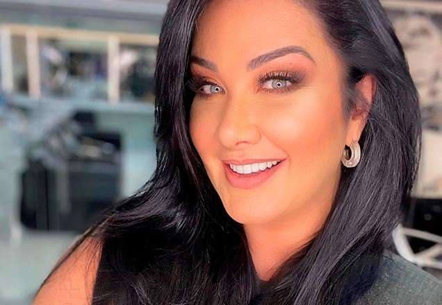 Helen Ganzarolli sorrindo