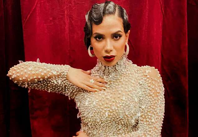 Anitta comete gafe gringa e quase causa problema: "Poliglota, amor"