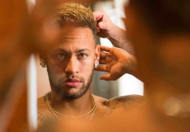 Neymar aparece estiloso em foto e recebe chuva de elogios