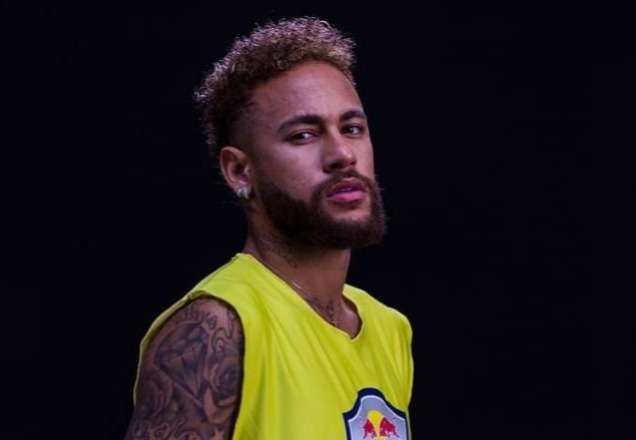 Neymar homenageia pai e filho ao mesmo tempo e emociona