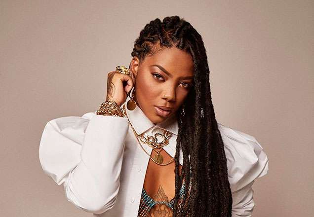Ludmilla posa de biquíni e exibe tanquinho sarado