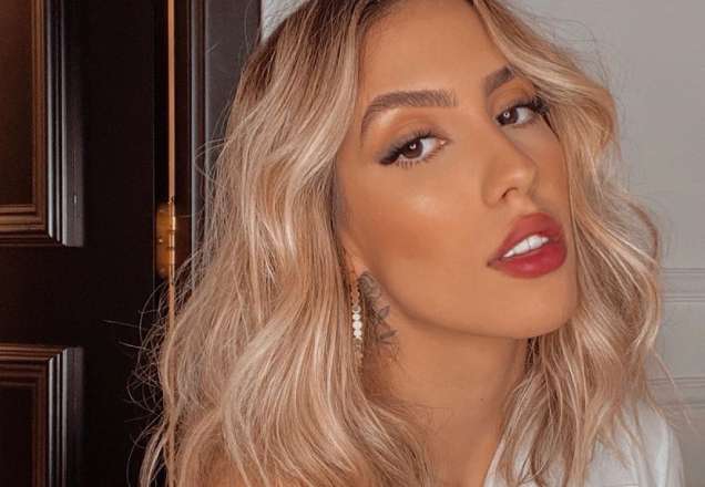 Gabi Brandt encontra amiga na madrugada para sanar desejo de grávida