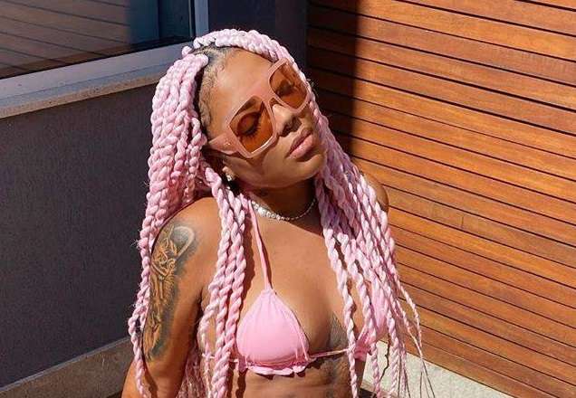 Ludmilla surge belíssima curtindo o sol: "Ativando a melanina"