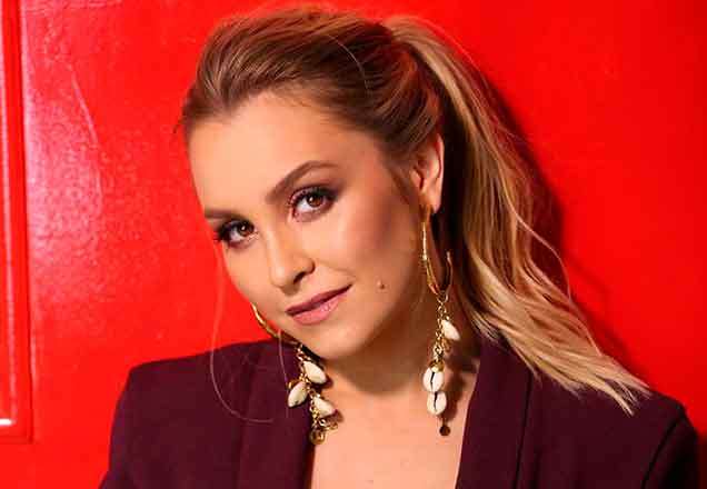 Carla Diaz faz desabado após resultado de biópsia: "Caminhos difíceis"