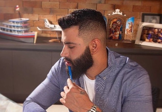 "Parem de assustar crianças usando meu nome", diz Gusttavo Lima de meme