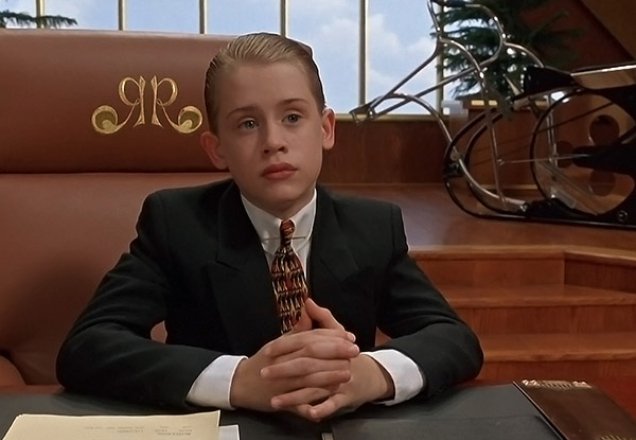 Macaulay Culkin, de "Esqueceram de Mim", completa 40 anos e brinca com fãs