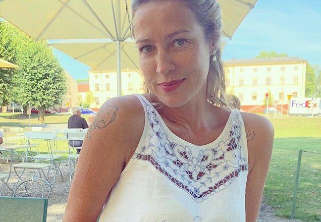 Aos 43 anos, Luana Piovani ostenta beleza em clique de biquíni