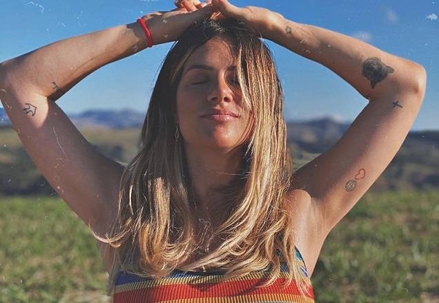 Giovanna Ewbank surge descabelada e revela cansaço