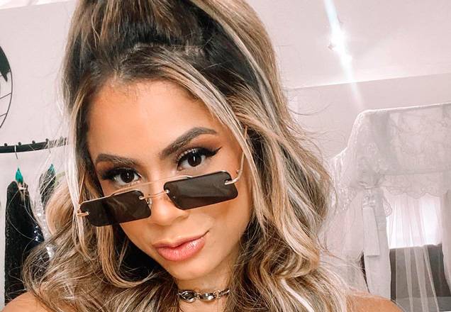 Lexa abusa da ousadia e posa com look revelador: "Sapequinha"